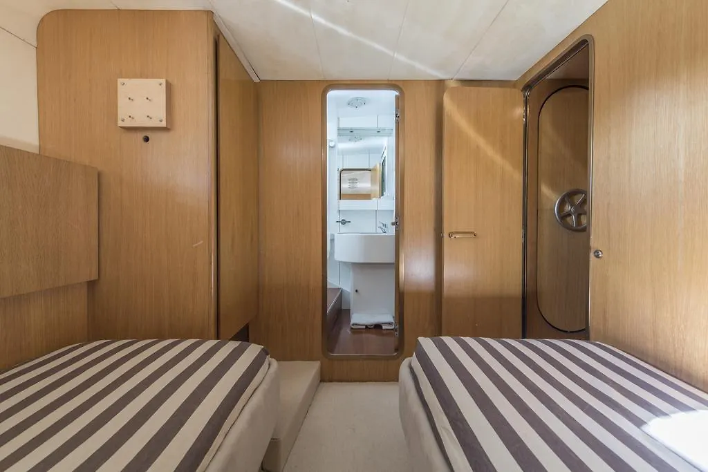 Hotel Yacht Ipsum Saint Tropez Botel
