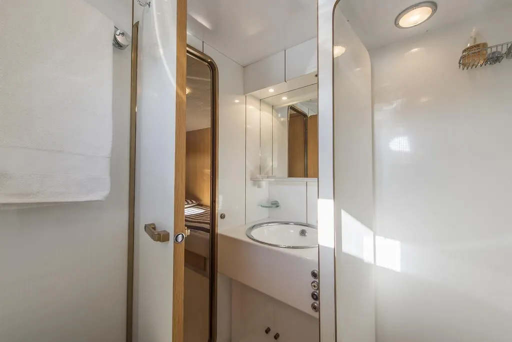 Yacht Ipsum Hotel Saint-Tropez Hotel na wodzie