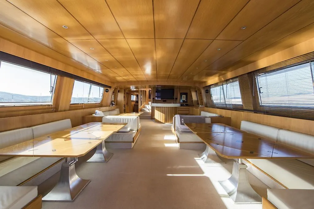 Yacht Ipsum Hotel Saint-Tropez Hotel na wodzie